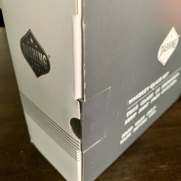 DASHING FINE GIFTS WHISKEY GLASSES AND CUBES GIFT SET. BRAND NEW IN BOX! - Picture 8 of 12